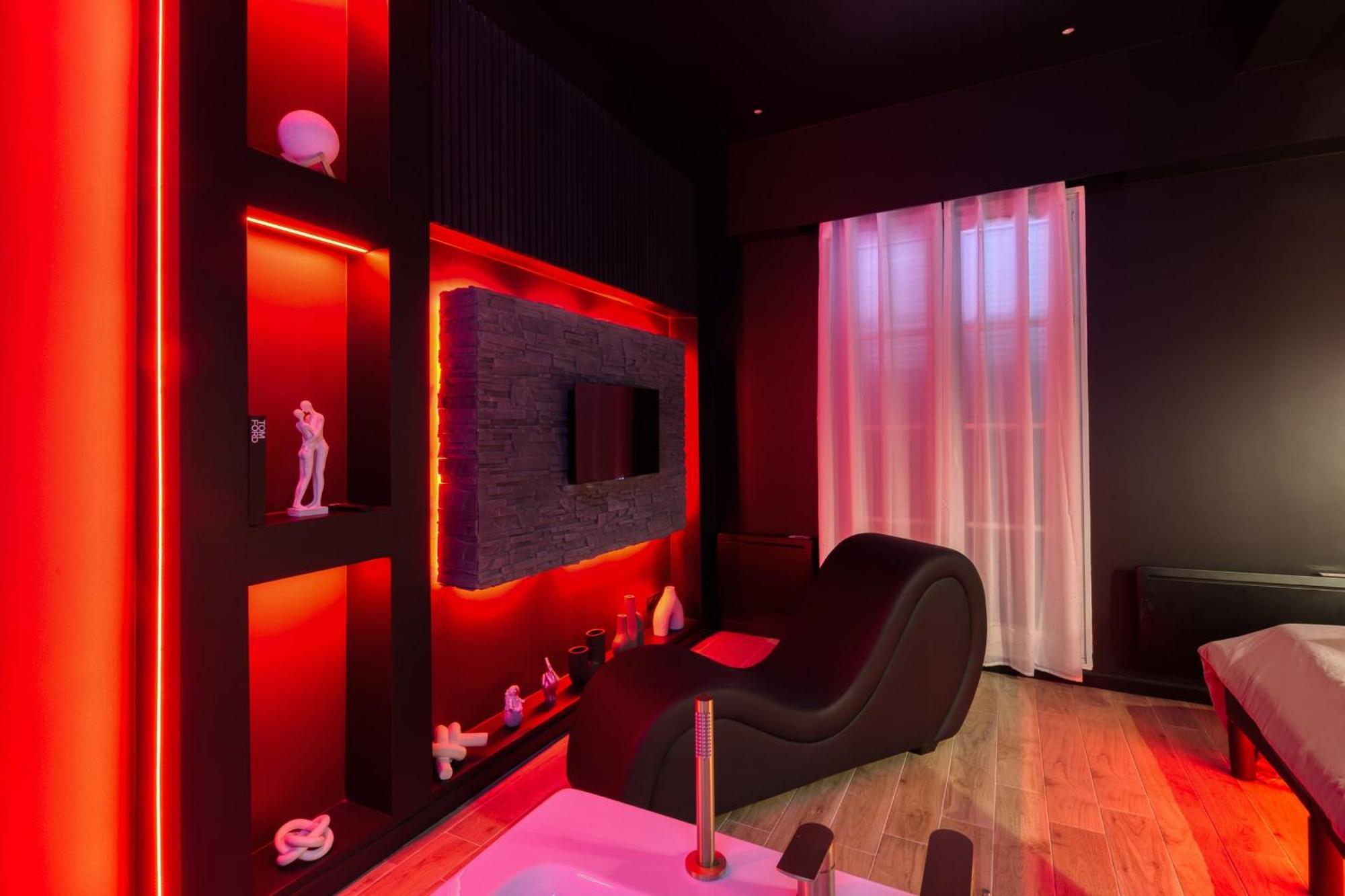 Suite Deluxe - Jacuzzi Melun Exterior photo