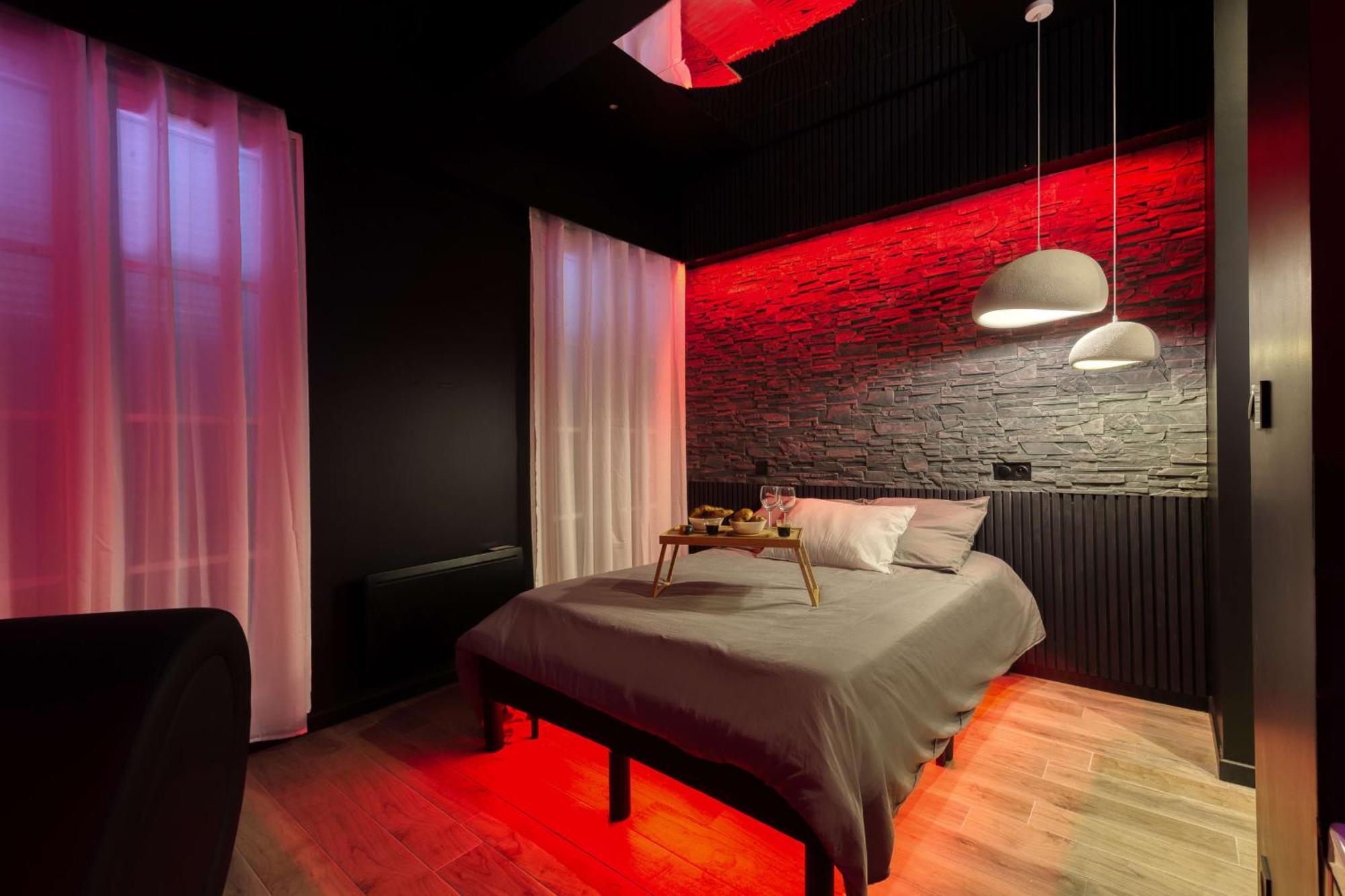 Suite Deluxe - Jacuzzi Melun Exterior photo